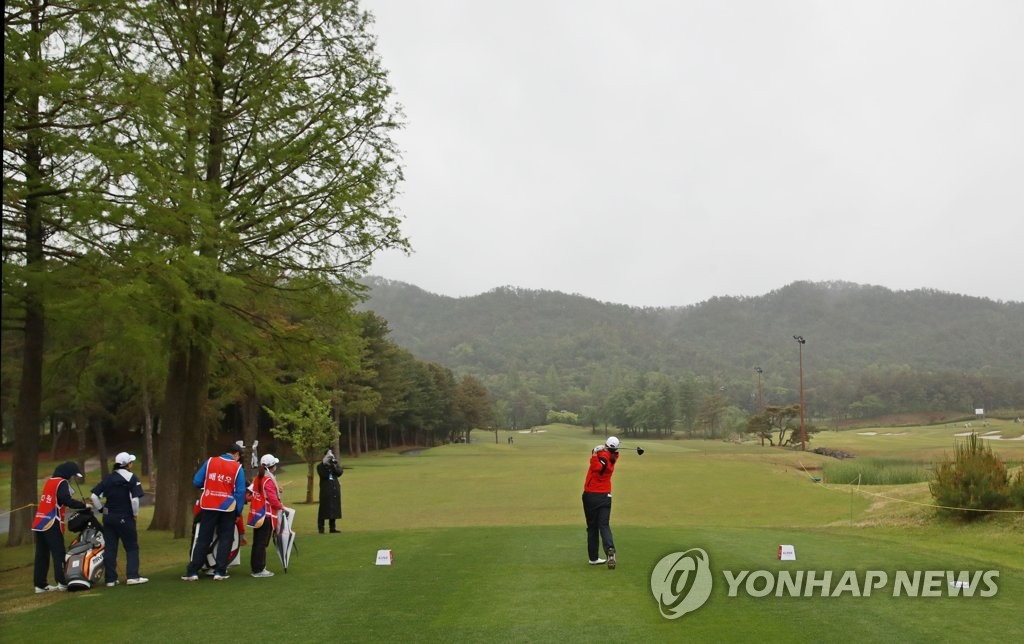 This file photo from May 15, 2020, shows the second round of the Korea Ladies Professional Golf Association Championship being played without fans at Lakewood Country Club in Yangju, just north of Seoul. (Yonhap)