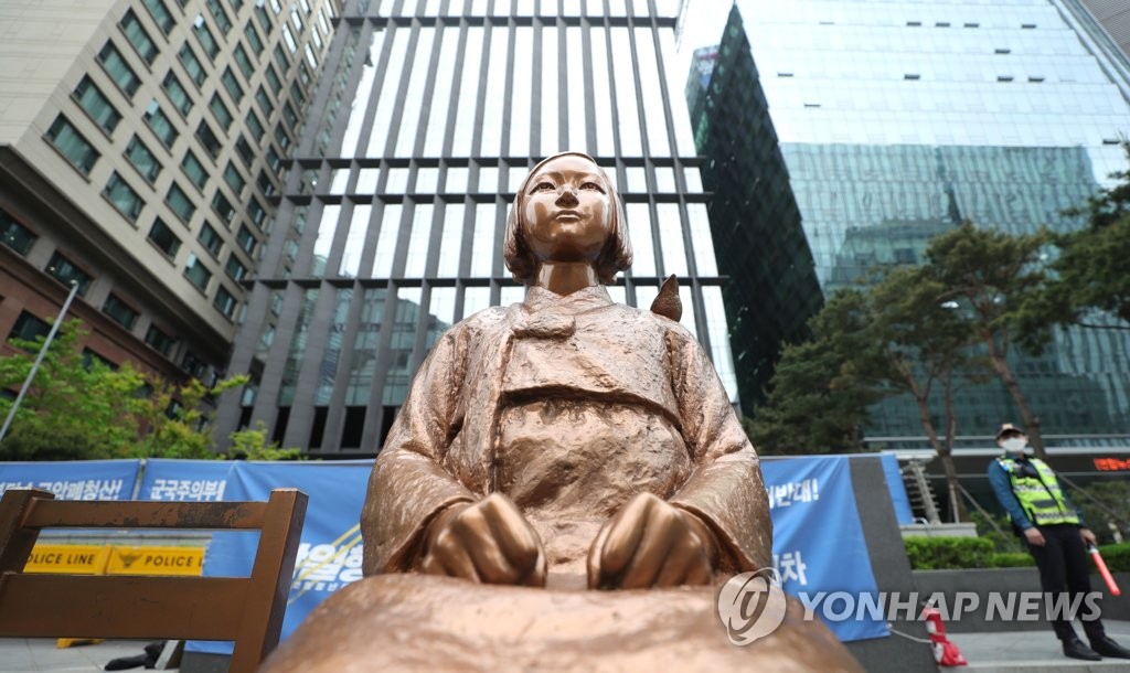 Lee, Sim express disapproval of 2015 comfort women deal: group