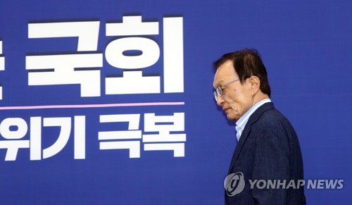 최고위원회의 참석하는 이해찬