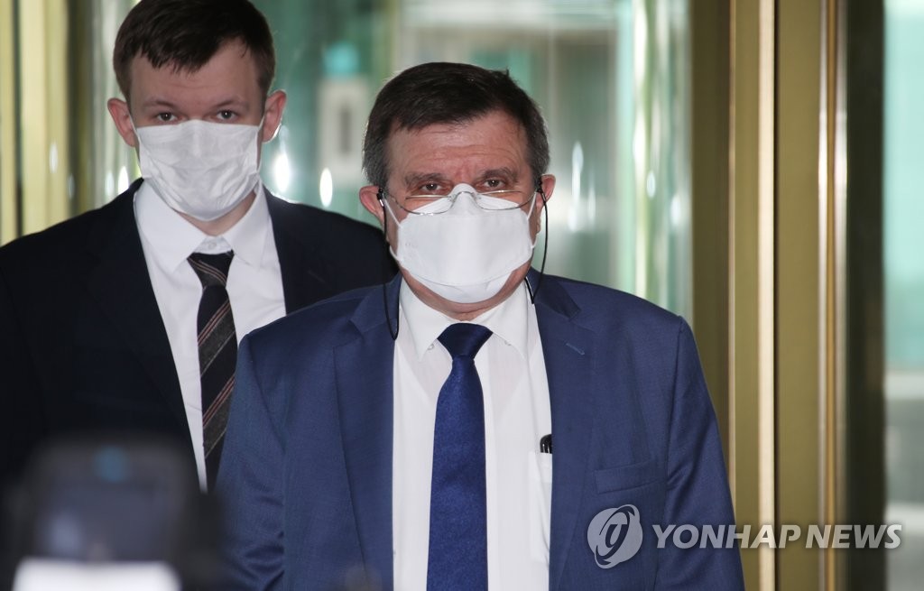 This photo, taken on July 3, 2020, shows Russian Ambassador to South Korea Andrey B. Kulik walking into the foreign ministry in Seoul. (Yonhap)