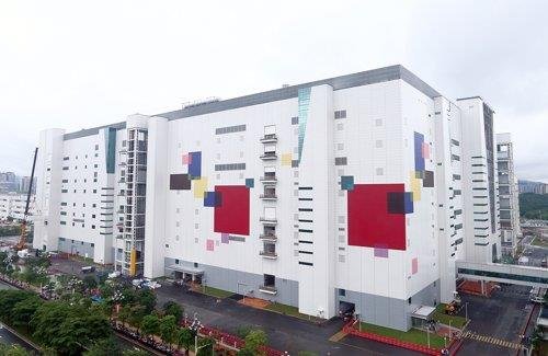 This photo provided by LG Display Co. shows the company's OLED panel plant in Guangzhou, China. (PHOTO NOT FOR SALE) (Yonhap)