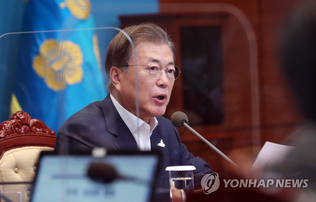 Moon hails gov't-doctors deal to end strike, hopes for chance to improve medical system