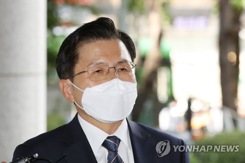 Ex-opposition leader Hwang Kyo-ahn signals return to politics