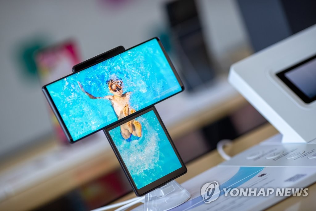 This file photo, taken on Oct. 6, 2020, shows LG Electronics Inc.'s dual-screen smartphone, the Wing, displayed at a store in Seoul. (Yonhap)