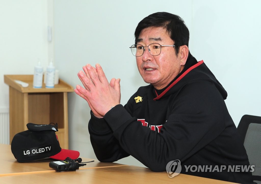 LG Twins manager Ryu Joong-il speaks to reporters before Game 2 of the Korea Baseball Organization first-round playoff series against the Doosan Bears at Jamsil Baseball Stadium in Seoul on Nov. 5 2020. (Yonhap)