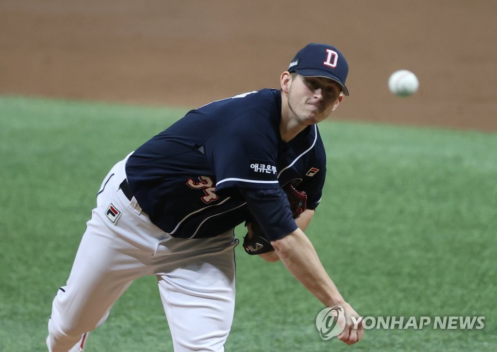 In this file photo from Nov. 23, 2020, Chris Flexen of the Doosan Bears pitches against the NC Dinos in Game 5 of the Korean Series at Gocheok Sky Dome in Seoul. (Yonhap)