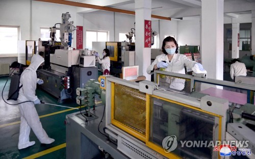 북한 평양수지연필공장 방역작업 현장