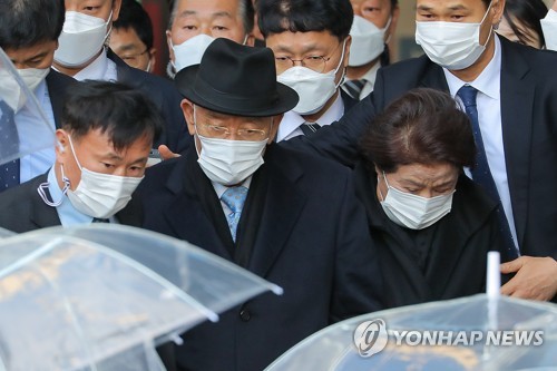 "전두환 집행유예 처벌 가벼워" 검찰 항소…전씨도 항소 방침(종합)