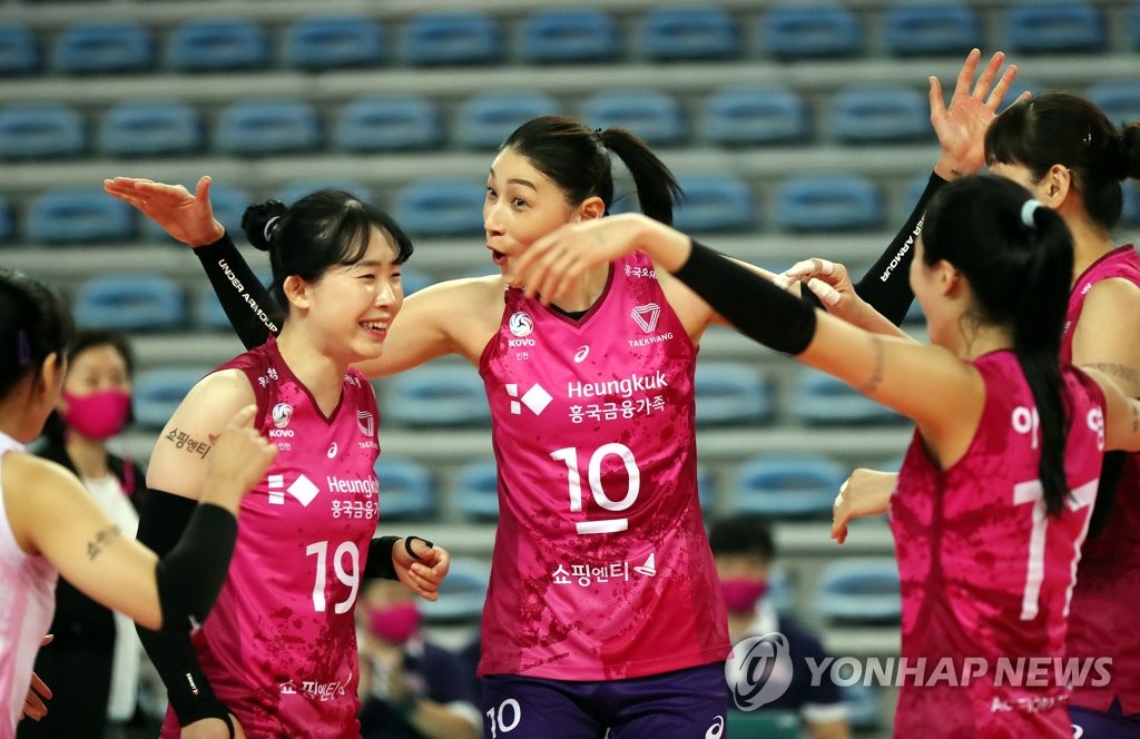 Yeon-kyung Kim encourages her colleagues