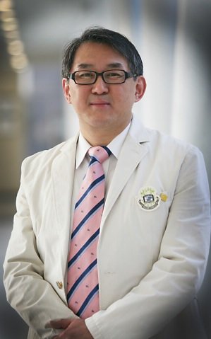 서울대교구 '생명의 신비상' 본상 김완욱 가톨릭대 의대 교수
