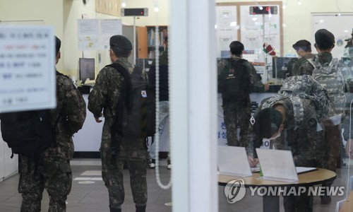 '군내 거리두기' 2단계 유지…내달까지 방역취약 부대 점검(종합)