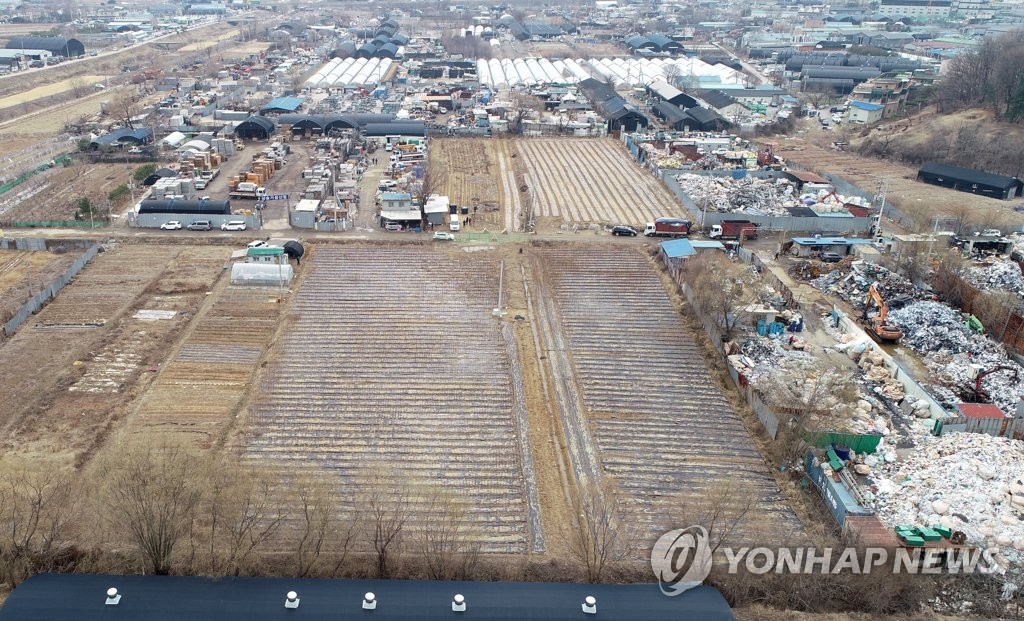 Cette photo montre une partie de terrains à Siheung, au sud de Séoul, achetés par des responsables de la Korea Land & Housing Corp. (LH), un promoteur immobilier géré par l'Etat, dans le cadre d'une spéculation présumée en utilisant des informations internes avant l'annonce officielle du gouvernement de construction d'une nouvelle ville.