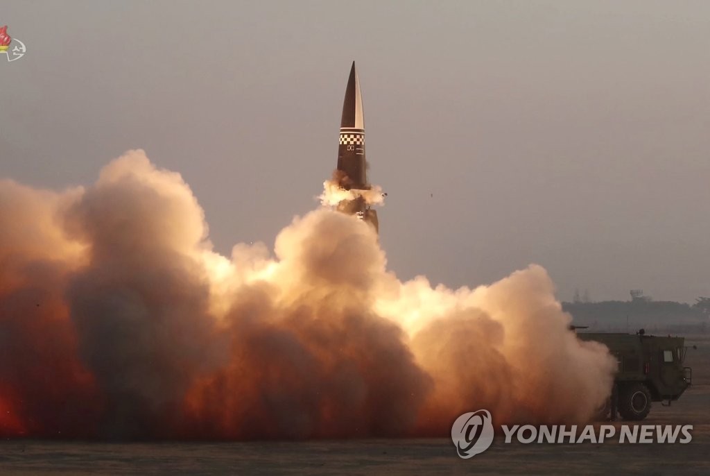 북한, 탄도미사일 발사 공식확인…"탄두중량 2.5t으로 개량"