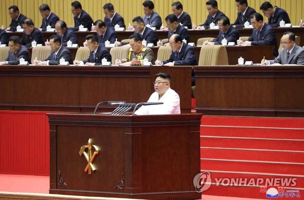 North Korean leader Kim Jong-un (front) speaks during the 6th Conference of Cell Secretaries of the Workers' Party of Korea in Pyongyang on April 6, 2021, in this photo released by the North's official Korean Central News Agency. Party cells refer to the party's most elementary units consisting of five to 30 members. (For Use Only in the Republic of Korea. No Redistribution) (Yonhap)