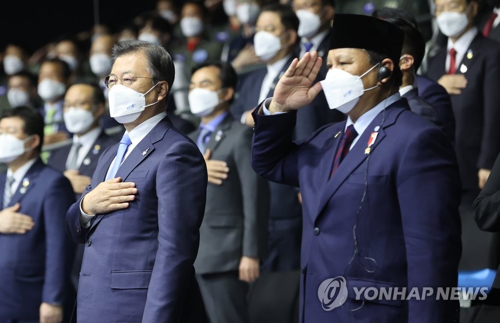 President Moon Jae-in (L), alongside Indonesian Defense Minister Prabowo Subianto, attends a ceremony at the Korea Aerospace Industries Co. facility in Sacheon, South Gyeongsang Province, southeastern South Korea, on April 9, 2021, to unveil the country's first prototype of the next-generation KF-X fighter, officially named the KF-21 Boramae. (Yonhap) 