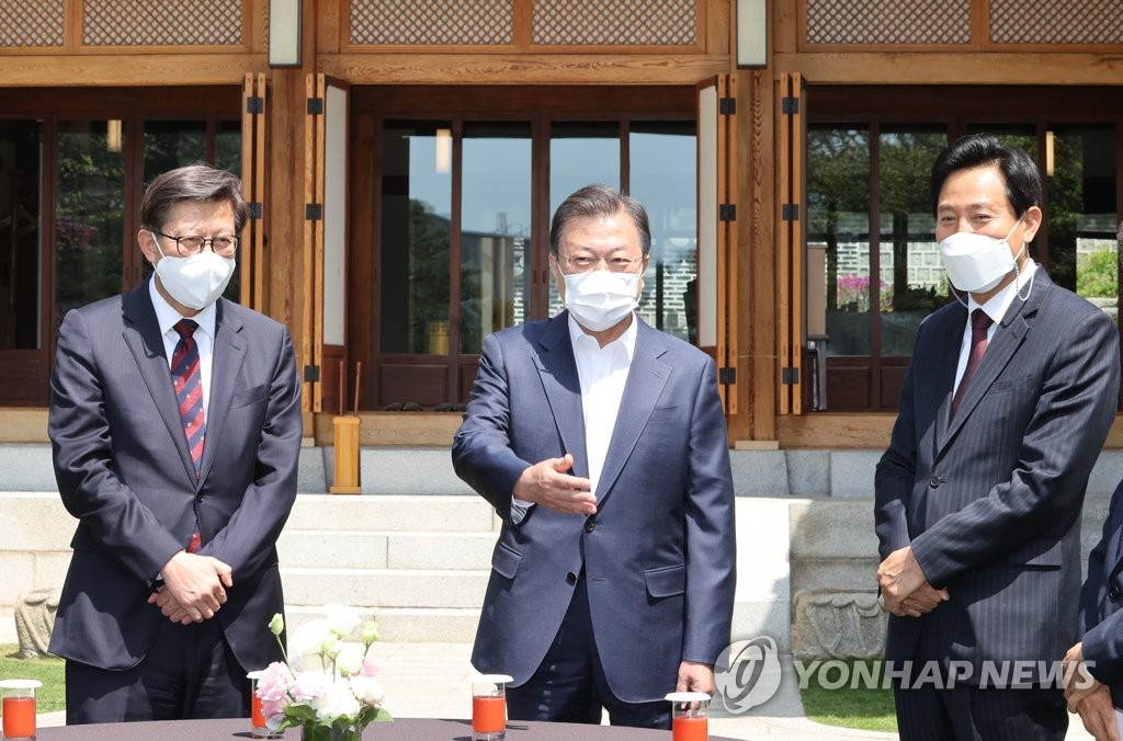 文大統領　新ソウル・釜山市長と昼食会＝コロナ・不動産問題など議論
