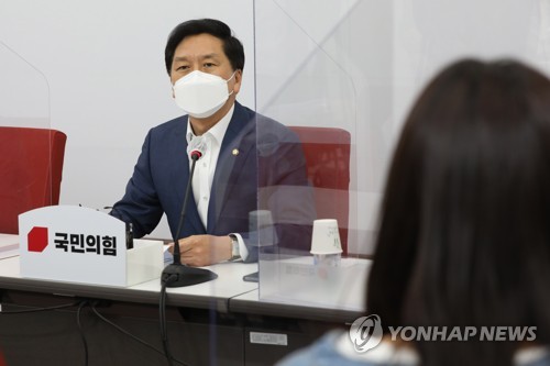 김기현, 靑 회동 참석 전 확진자 접촉…일정 전면 중단