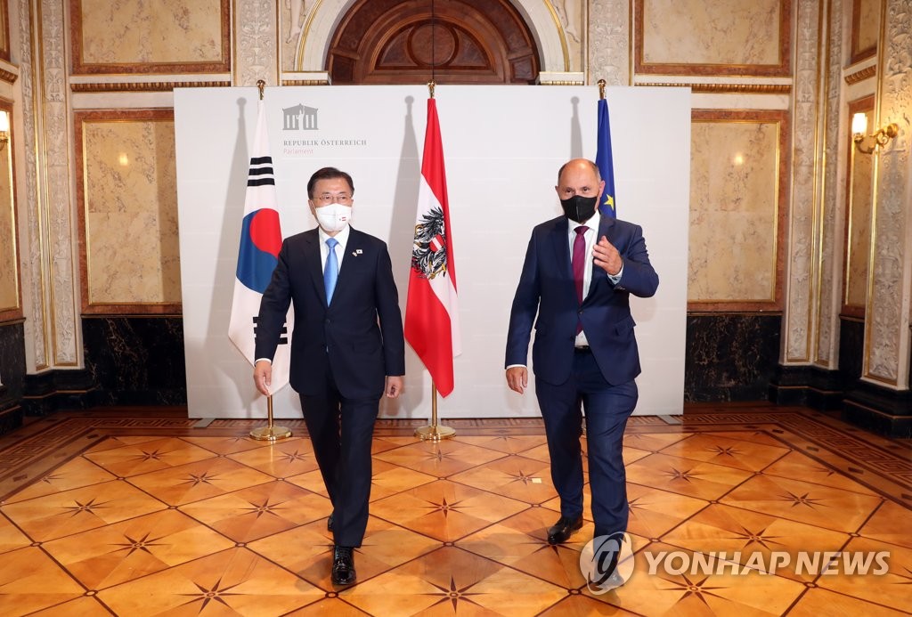 Moon espère des relations parlementaires étroites entre la Corée du Sud et l'Autriche
