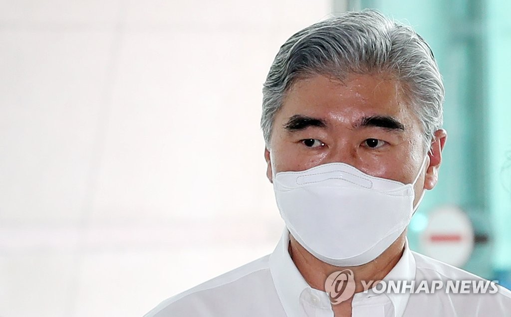 The new U.S. special representative for North Korea, Sung Kim, arrives at Incheon International Airport, west of Seoul, on June 23, 2021, to depart for Jakarta, where he concurrently serves as ambassador to Indonesia. (Yonhap)