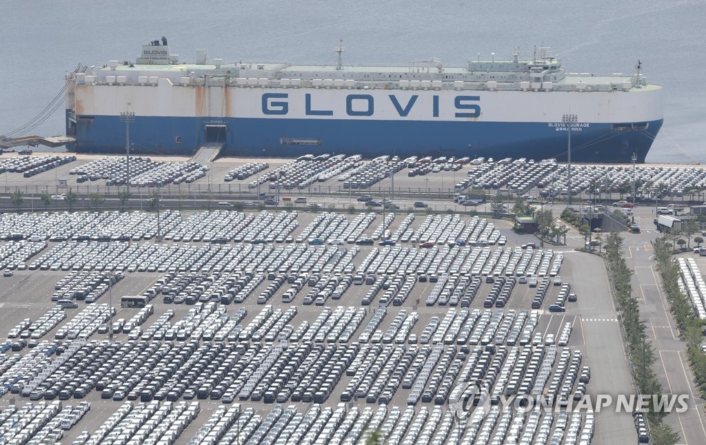 A Hyundai Motor quay in Ulsan, 410 kilometers southeast of Seoul, is packed with cars for export, in this file photo taken July 22, 2021. (Yonhap)
