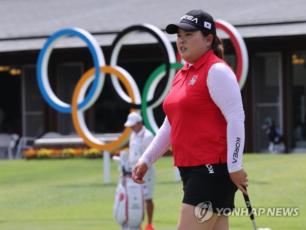 Park In-bee of South Korea plays a practice round at Kasumigaseki Country Club in Saitama, Japan, on Aug. 2, 2021, ahead of the Tokyo Olympic women's golf tournament. (Yonhap)