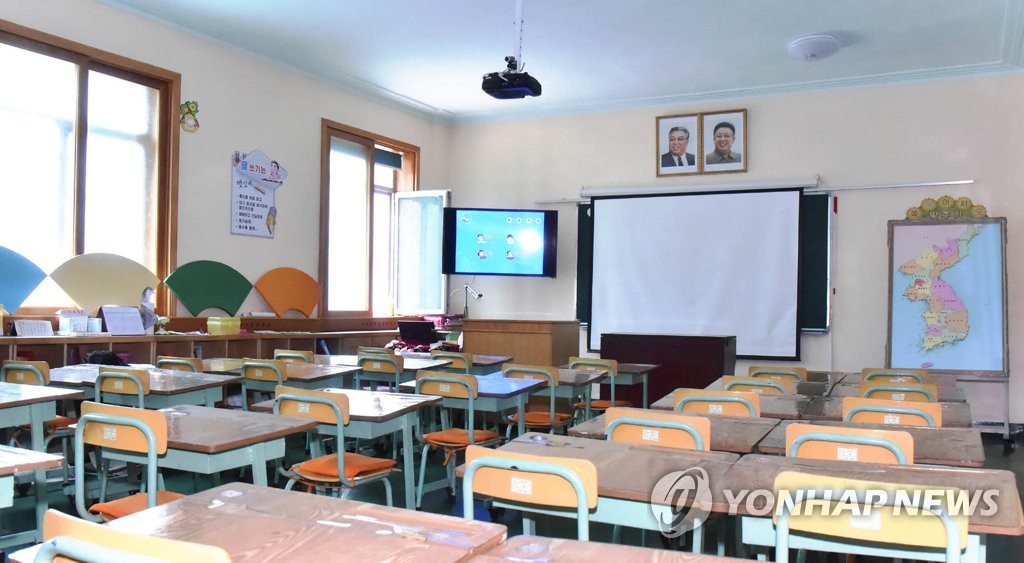 화상교육 체계 갖춘 북한 초등학교 교실
