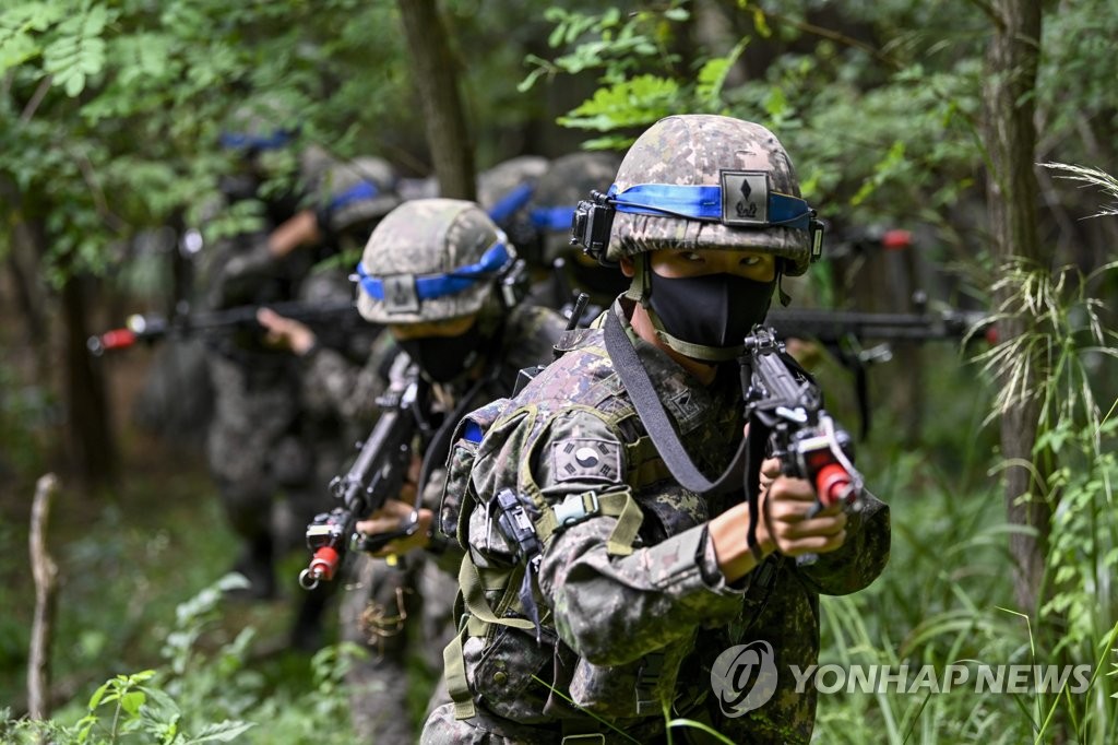 전투 훈련하는 신임 장교들