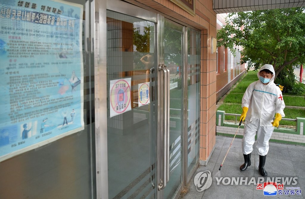 كوريا الشمالية تحذر من أزمة كوفيد-19 الكارثية بسبب تخفيف قيود الفيروس في دول أخرى