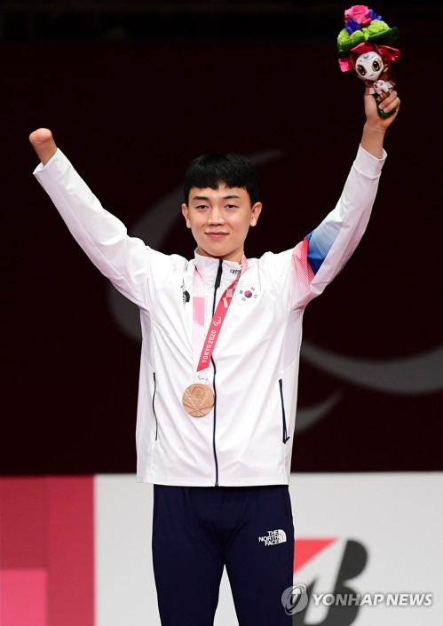 Paralympic taekwondo medalist