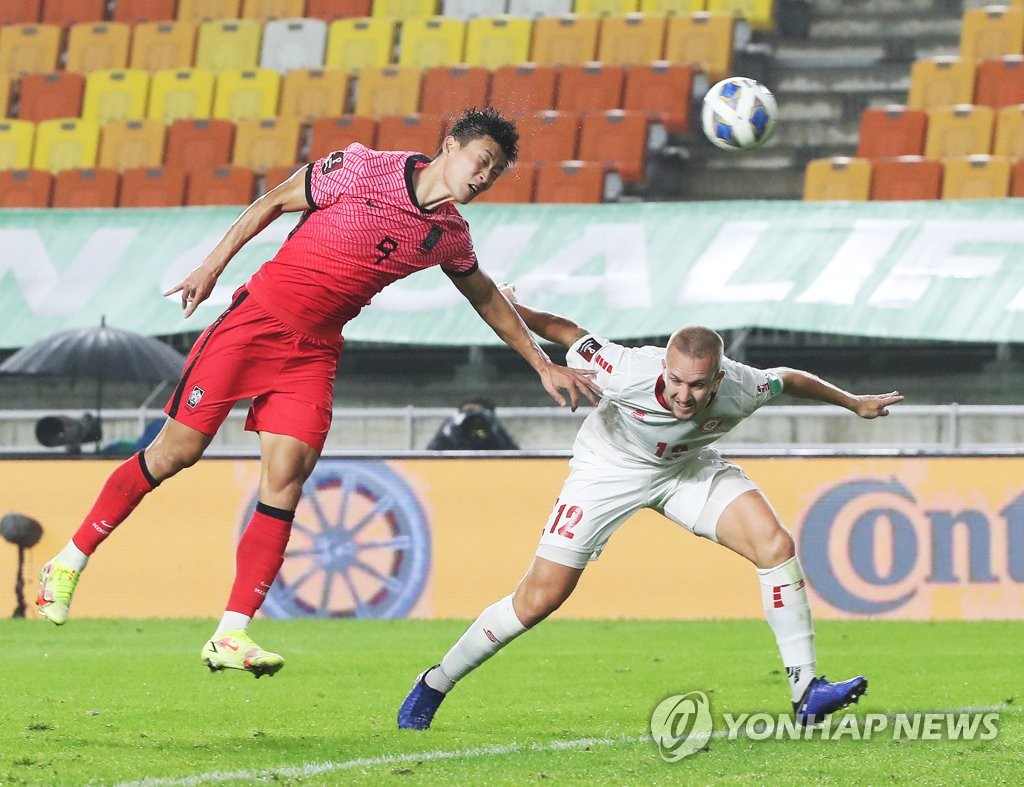 Cho Gue-sung of South Korea (L) attempts a header past Robert Melki of Lebanon during the teams' Group A match in the final Asian qualifying round for the 2022 FIFA World Cup at Suwon World Cup Stadium in Suwon, Gyeonggi Province, on Sept. 7, 2021. (Yonhap)