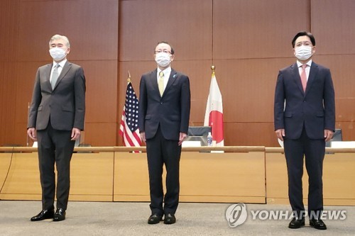 كوريا الجنوبية واليابان تتفقان على بذل الجهود السريعة لإصلاح العلاقات في المحادثات على مستوى العمل