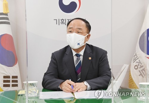 홍남기 "코로나 이전 고용 99.6% 회복…청년층 회복 두드러져"