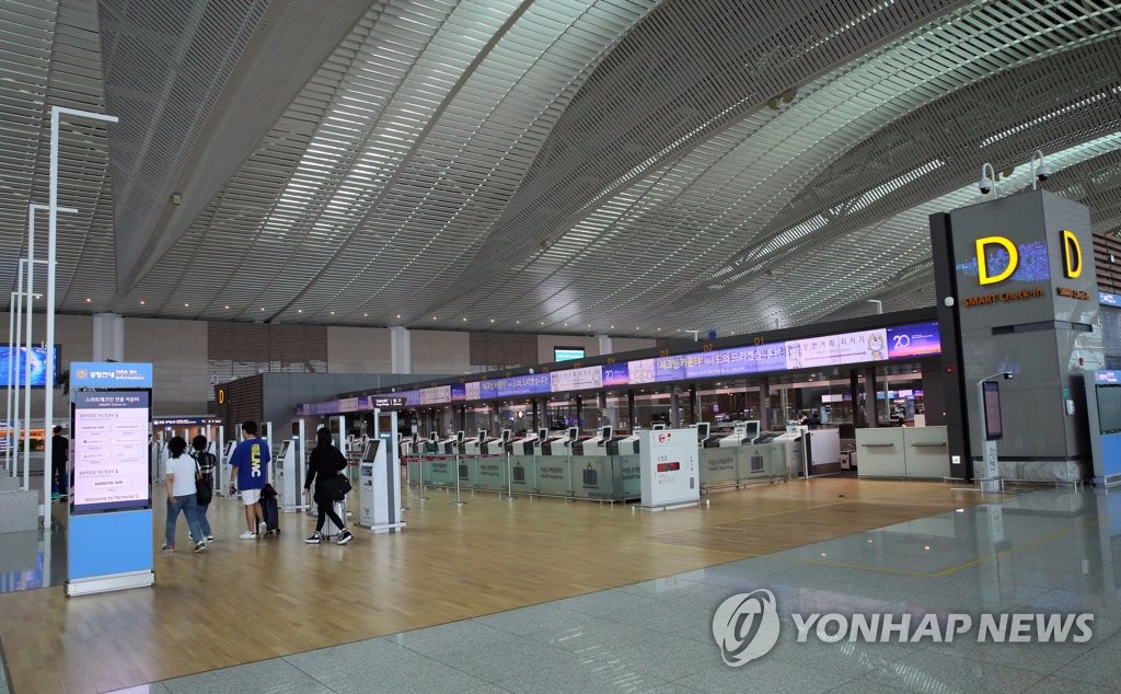 Incheon airport's daily passenger number drops below 10,000 in Sept.