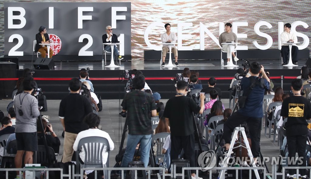 (LEAD) Busan film festival closes safely amid pandemic