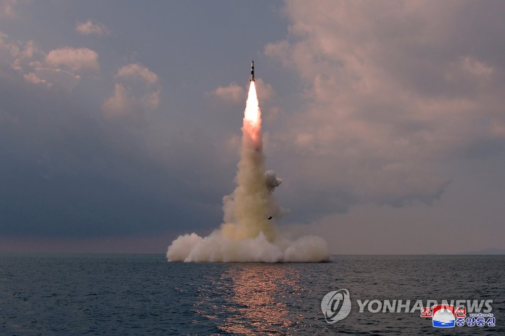(5e LD) La Corée du Nord a tiré un missile balistique présumé vers la mer de l'Est