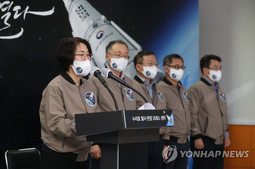 '누리호 발사 결과' 관련 브리핑 하는 임혜숙 장관