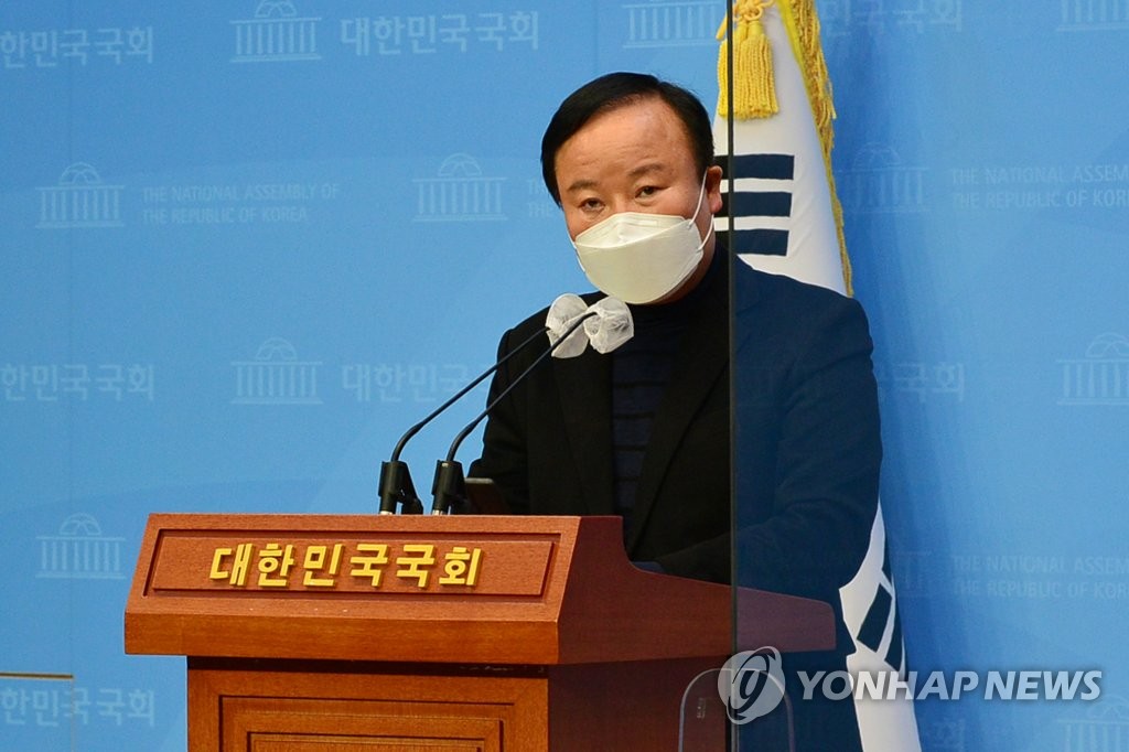 도이치모터스 수사 관련 기자회견하는 김재원