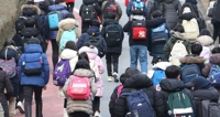 서울 초등학교는 3분의 2 등교…3∼6학년은 절반 원격수업