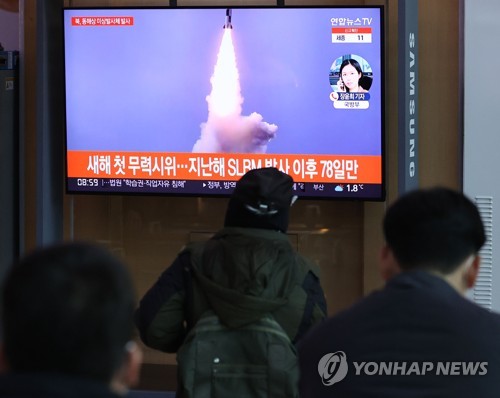 동계훈련 북한, 동해상으로 미상발사체 발사…탄도미사일 가능성(종합)