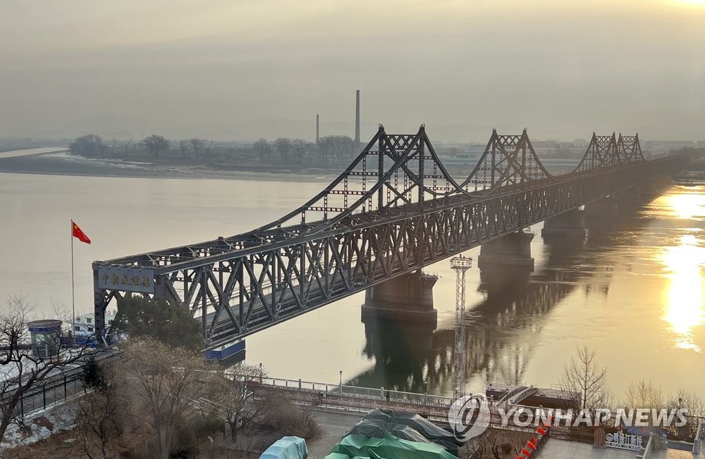 (LEAD) Another N. Korean cargo train arrives in Chinese border city: sources