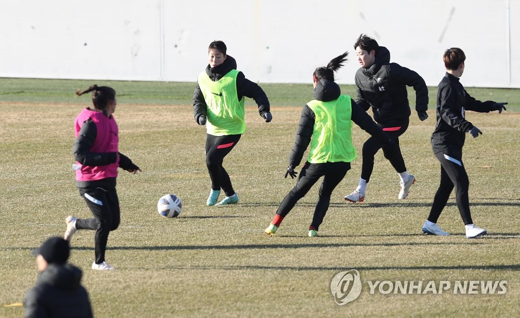 Members of the South Korean women's football team train at Namhae Sports Park in Namhae, about 500 kilometers south of Seoul, on Jan. 12, 2022. (Yonhap)