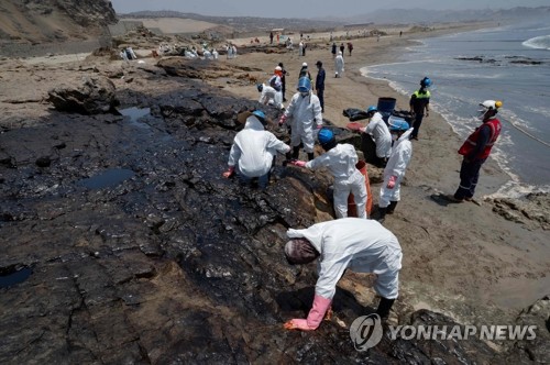 ′퉁가 해저 화산 폭발로 기름 유출′…페루 카야오주 해변