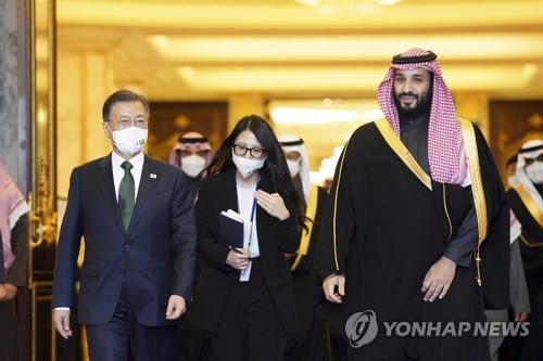 문대통령, 사우디에 "韓 원전사업 최적파트너"…무기수출 논의도(종합)