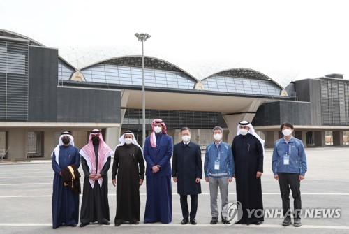 الرئيس «مون» يزور موقع إنشاء مترو الأنفاق في الرياض