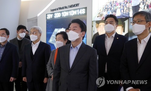 삼성 반도체 찾은 安 "과학기술 패권경쟁 사령관 되겠다"