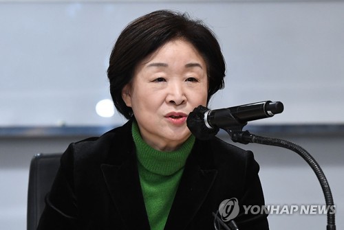 한국지역언론인클럽 초청 토론회에서 발언하는 심상정 후보