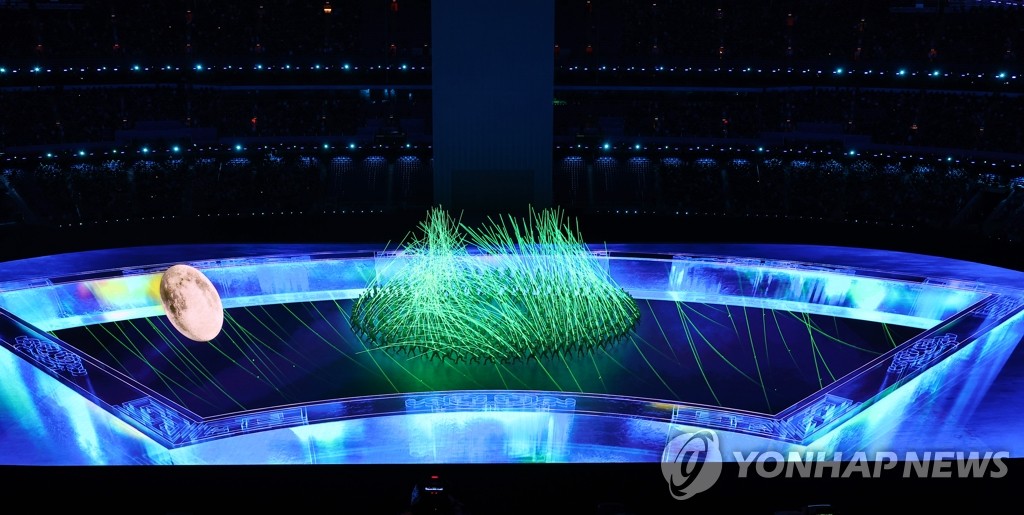 A performance is under way during the opening ceremony of the 2022 Beijing Winter Olympics at the National Stadium in Beijing on Feb. 4, 2022. (Yonhap)
