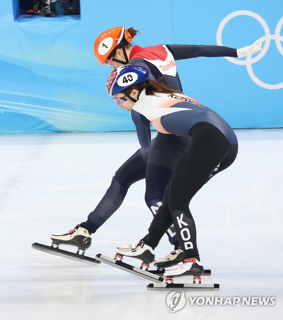 (جديد) (أولمبياد بكين) فوز المتزلجة السريعة على المضمار القصير "تشوي مين-جونغ" بالميدالية الفضية في سباق 1,000 متر - 2