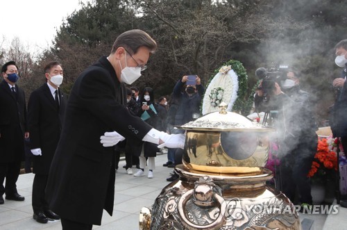이재명, 박정희 전 대통령 묘소 참배