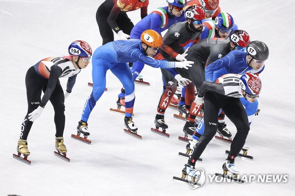 (عاجل) (أولمبياد بكين) فوز الفريق الكوري للرجال بفضية سباق التتابع للتزلج السريع على المضمار القصير - 1